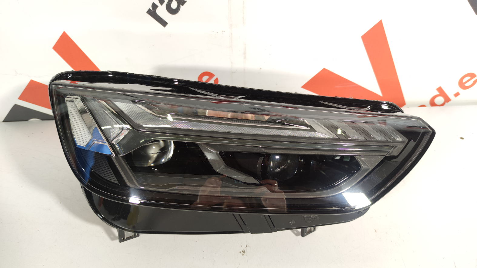 Audi Q5 esituli / headlight