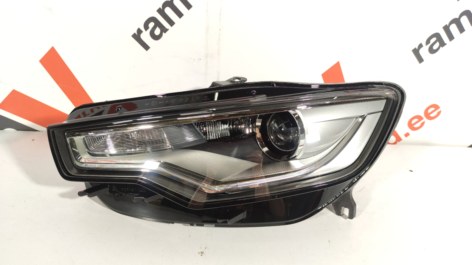 Audi A6 C7 esituli / headlight