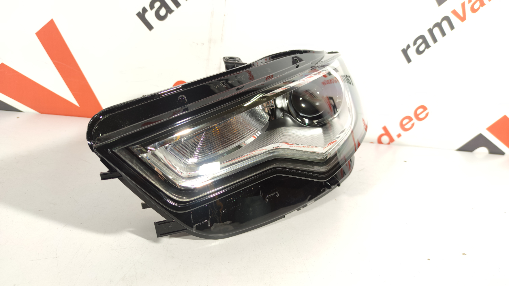 Audi A6 C7 esituli / headlight - pilt 2