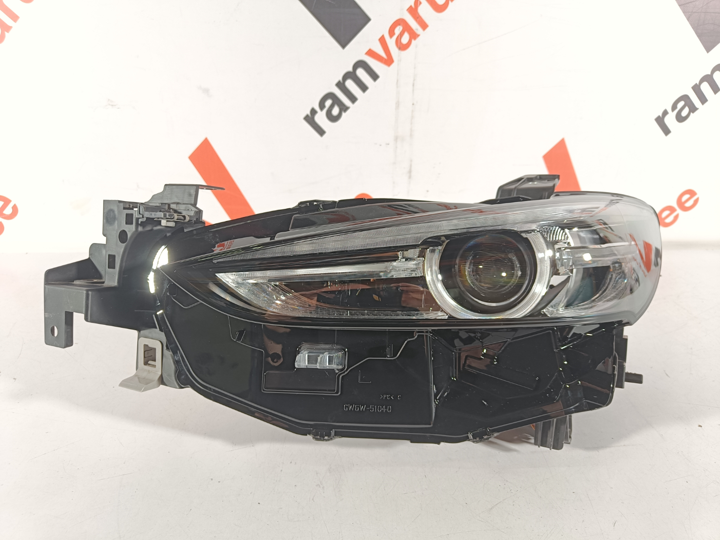 Mazda 6 esituli / headlight