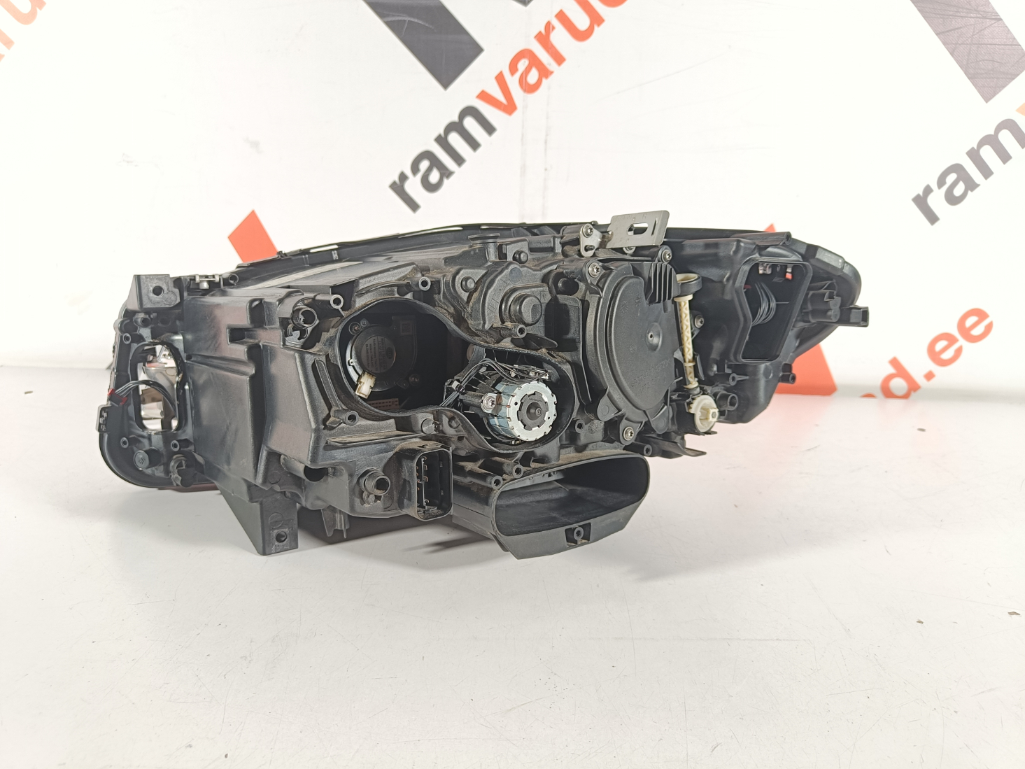 BMW 5 F10 esituli / headlight - pilt 3