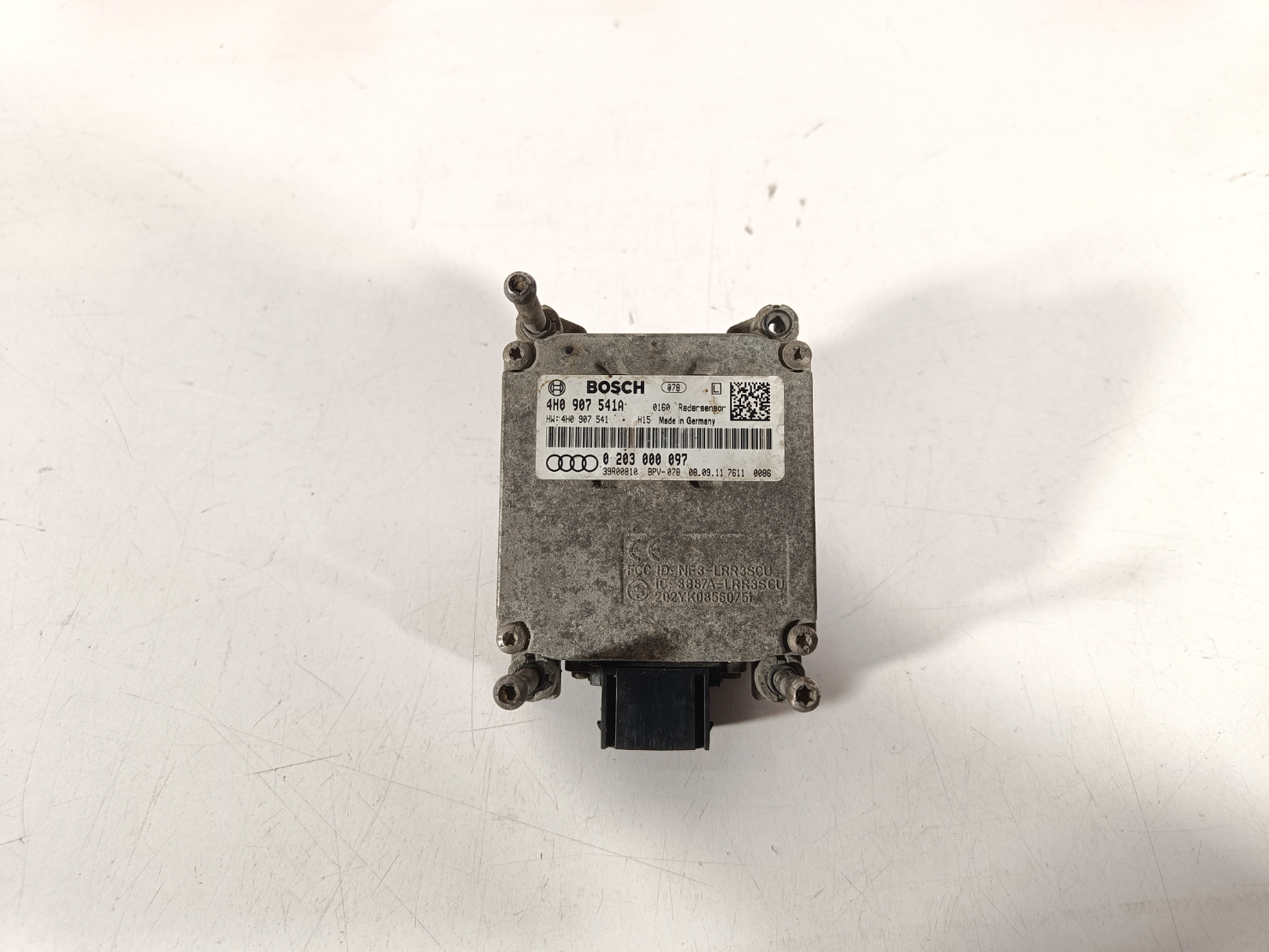 Audi A8 D4 radar - pilt 2