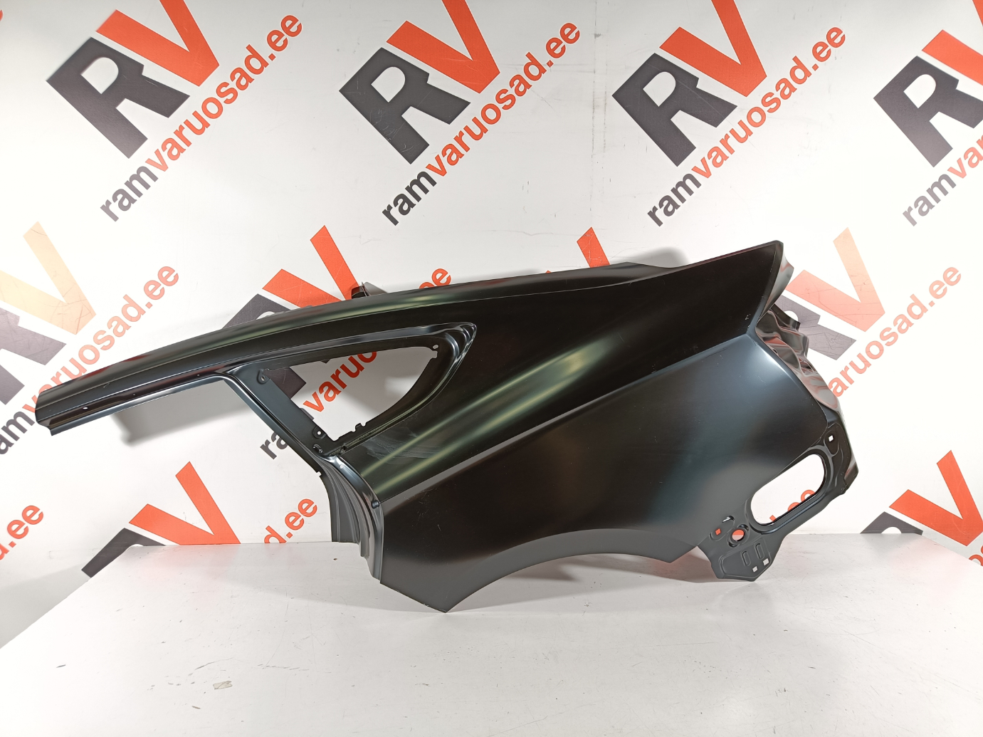 Audi A5 tagatiib / rear fender