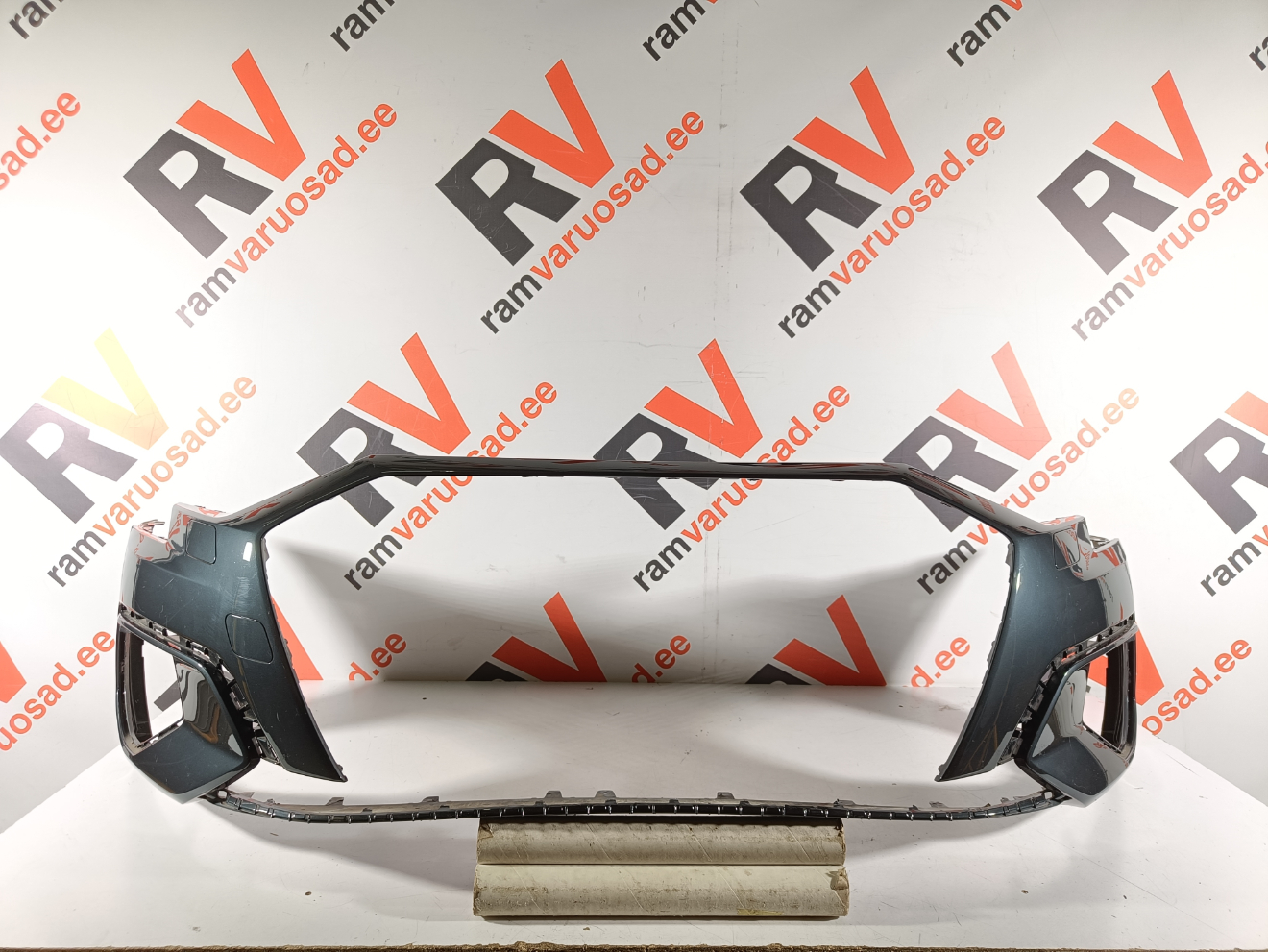 Audi A3 esistange / front bumper