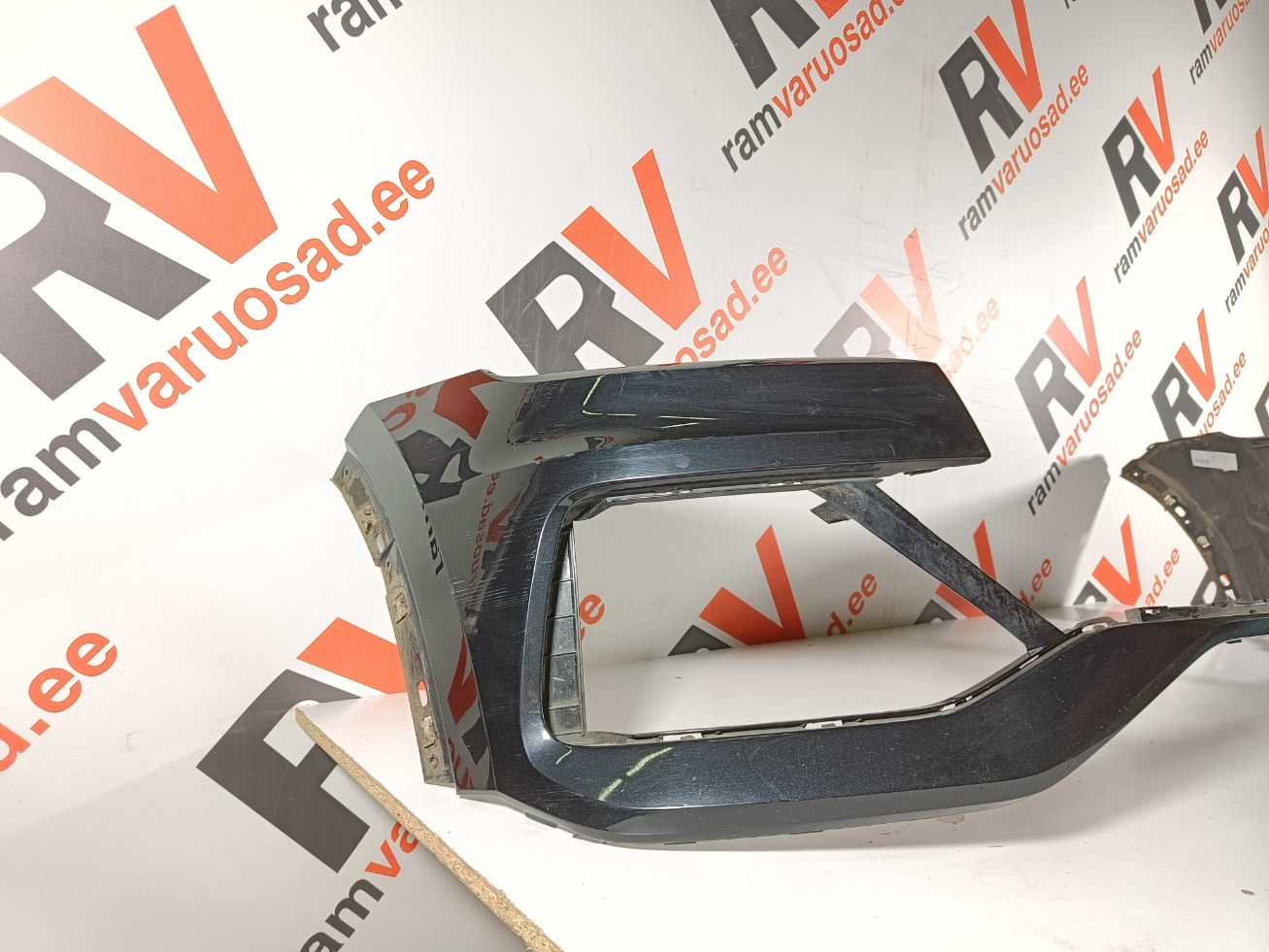 Audi Q8 esistange / front bumper - pilt 2