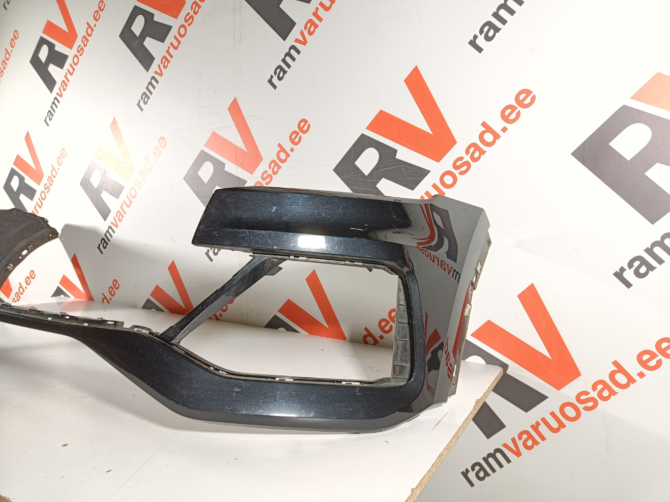 Audi Q8 esistange / front bumper - pilt 3