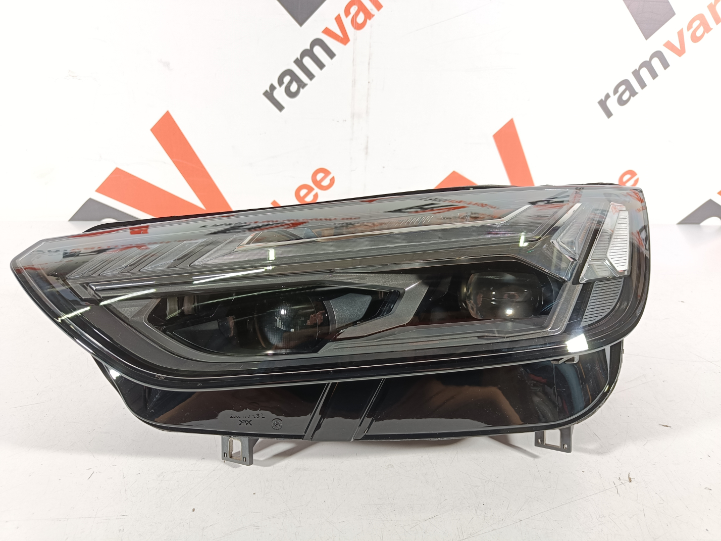 Audi Q5 esituli / headlight