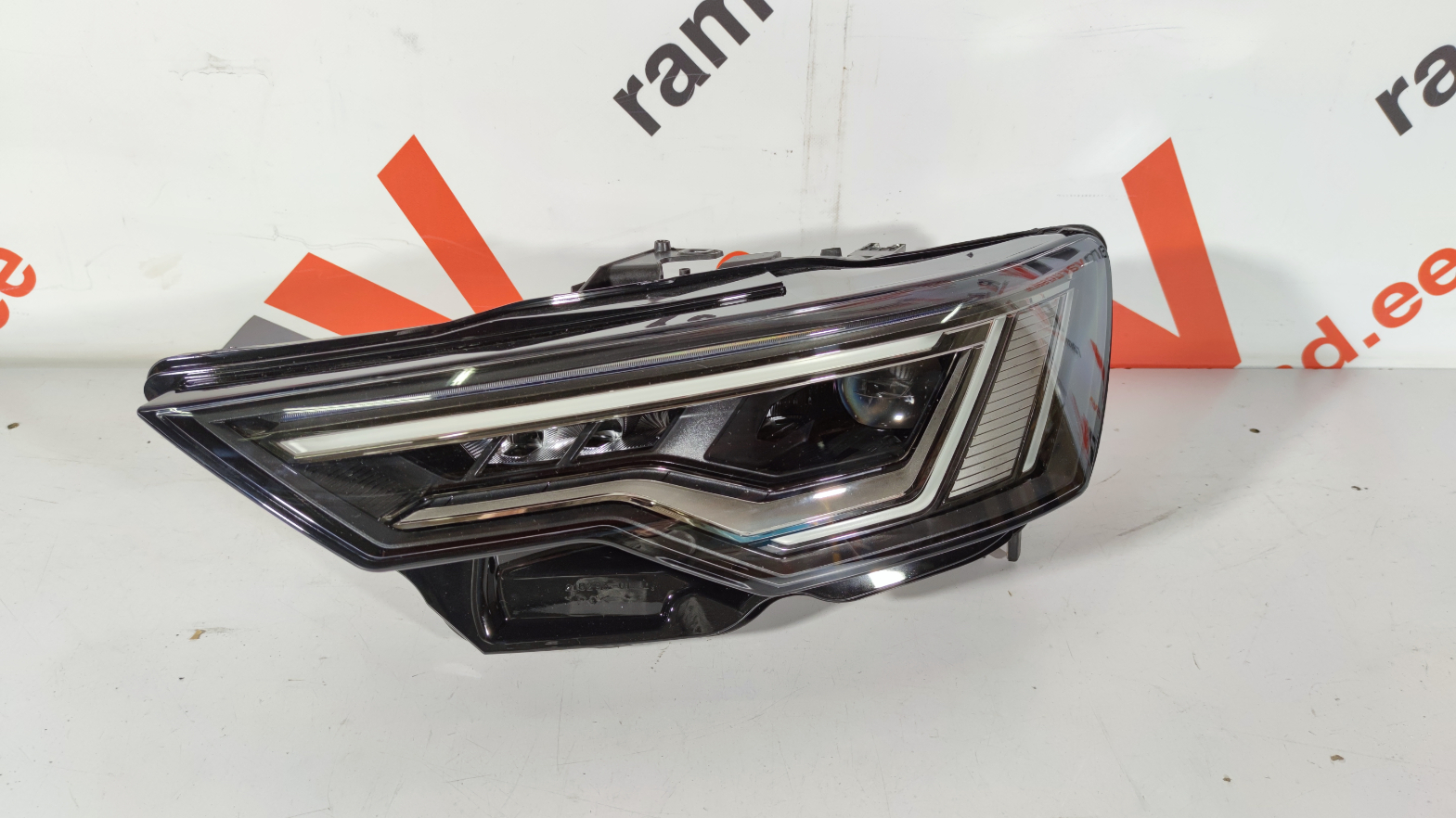 Audi A6 C8 esituli / headlight