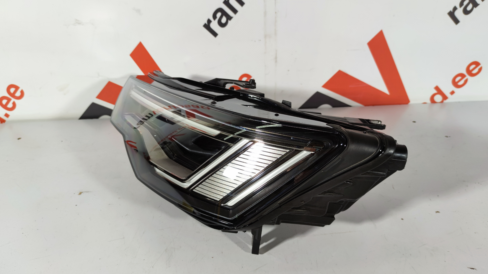 Audi A6 C8 esituli / headlight - pilt 3