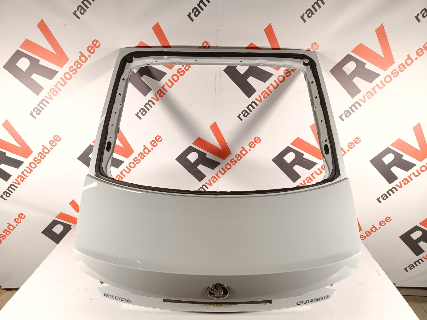 Skoda Superb tagaluuk / trunk lid