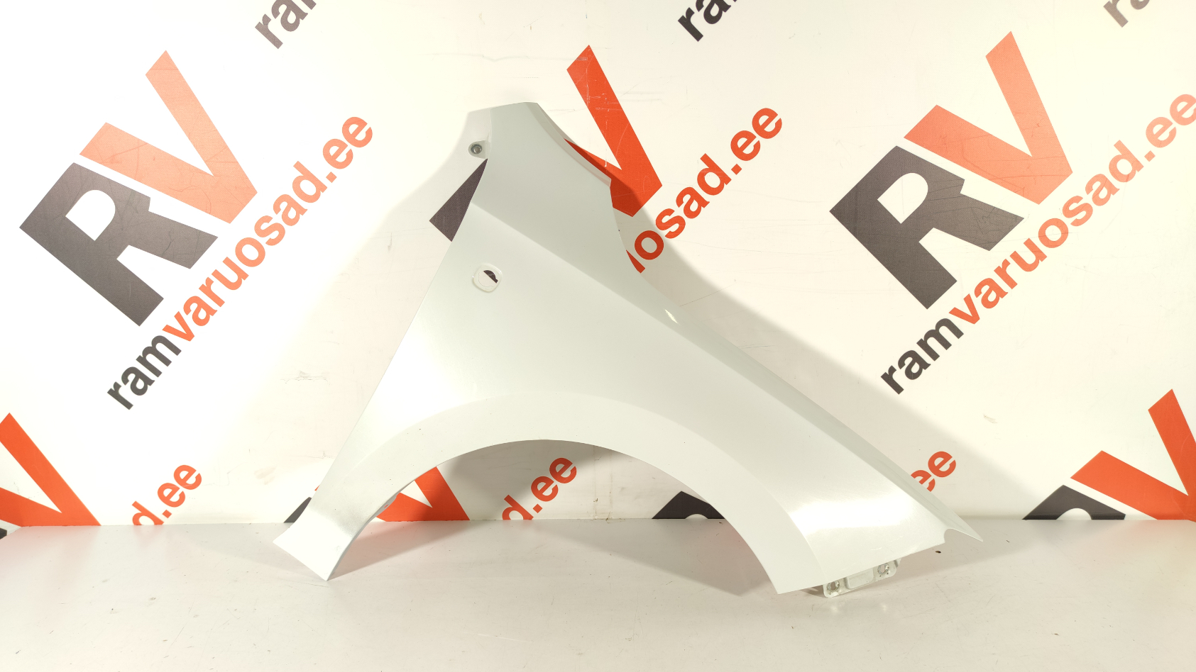 Skoda Rapid esitiib / front fender