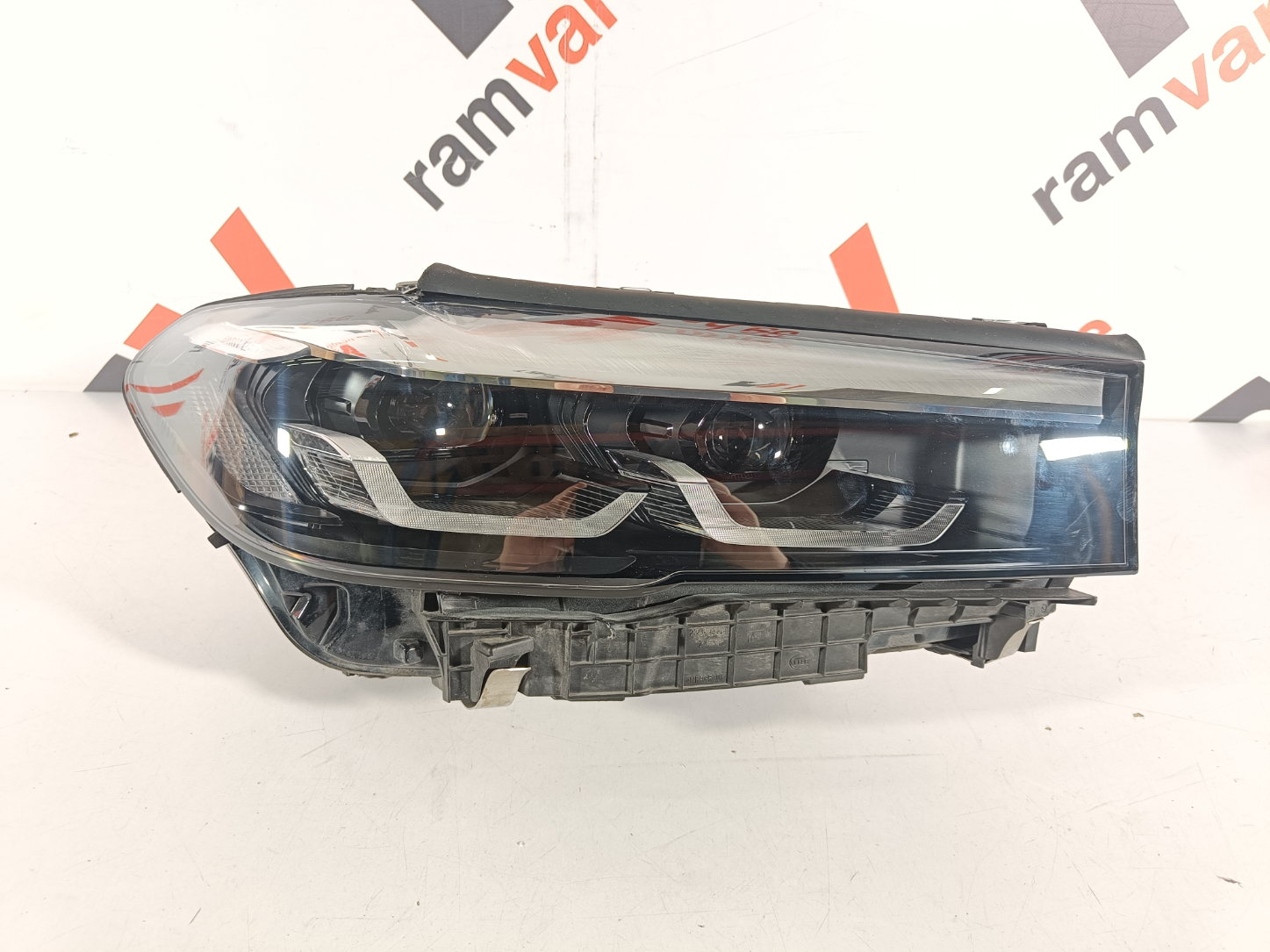 BMW 5 G30 esituli / headlight