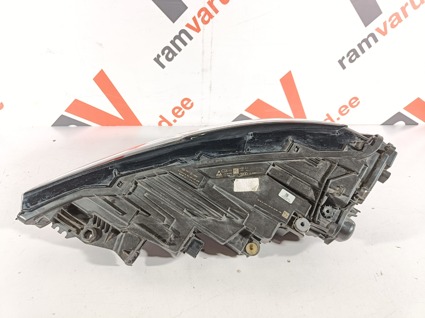Audi Q8 esituli / headlight - pilt 2