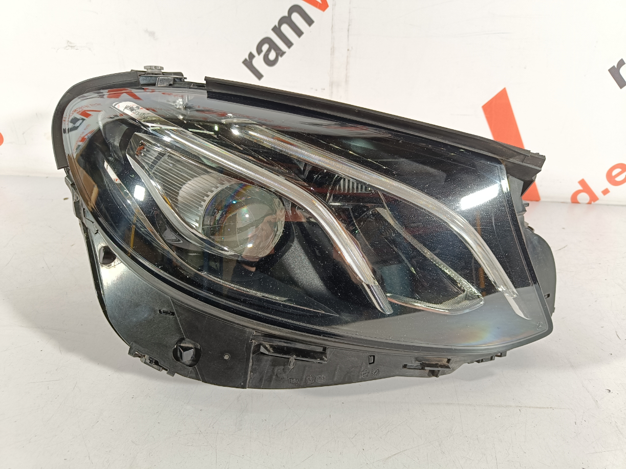 Mercedes E W213 esituli / headlight
