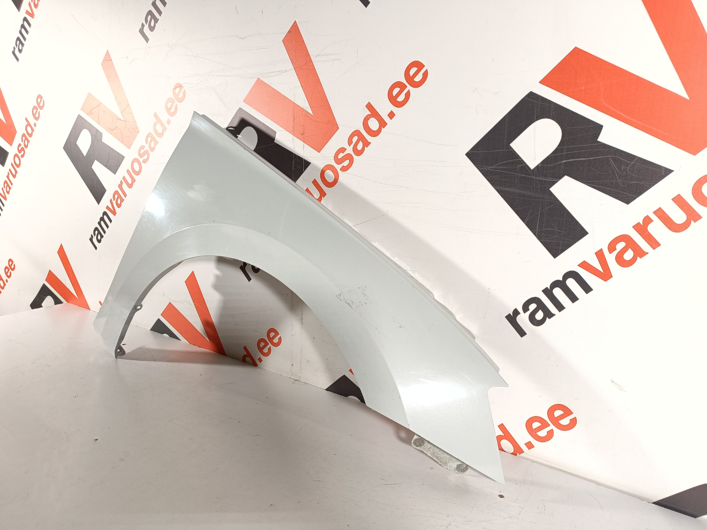 Skoda Superb esitiib / front fender - pilt 3