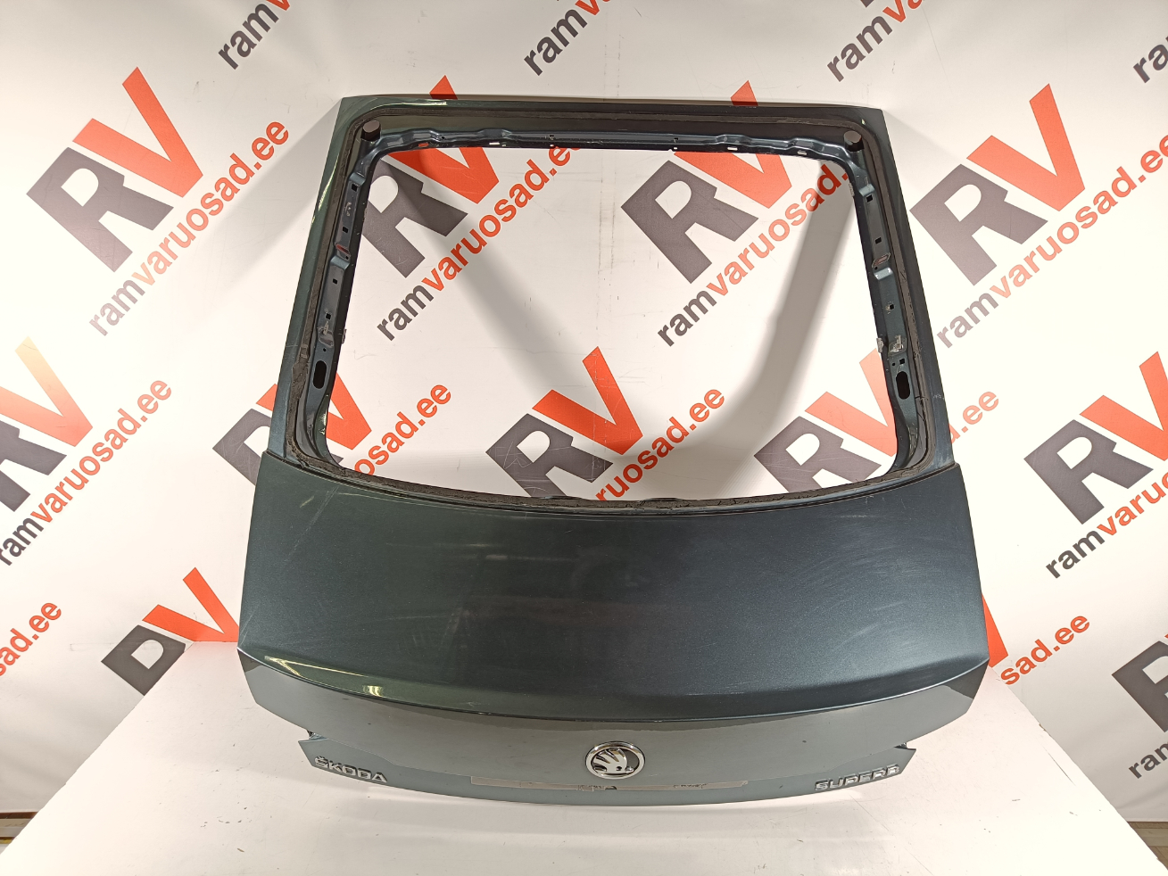 Skoda Superb tagaluuk / trunk lid