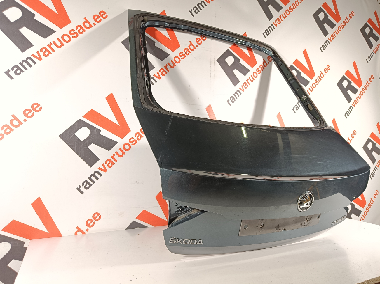 Skoda Superb tagaluuk / trunk lid - pilt 2