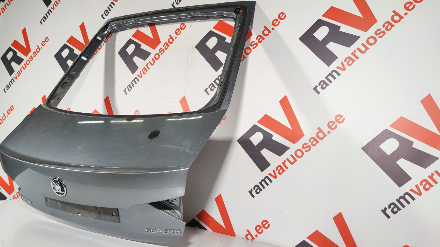 Skoda Superb tagaluuk / trunk lid - pilt 3