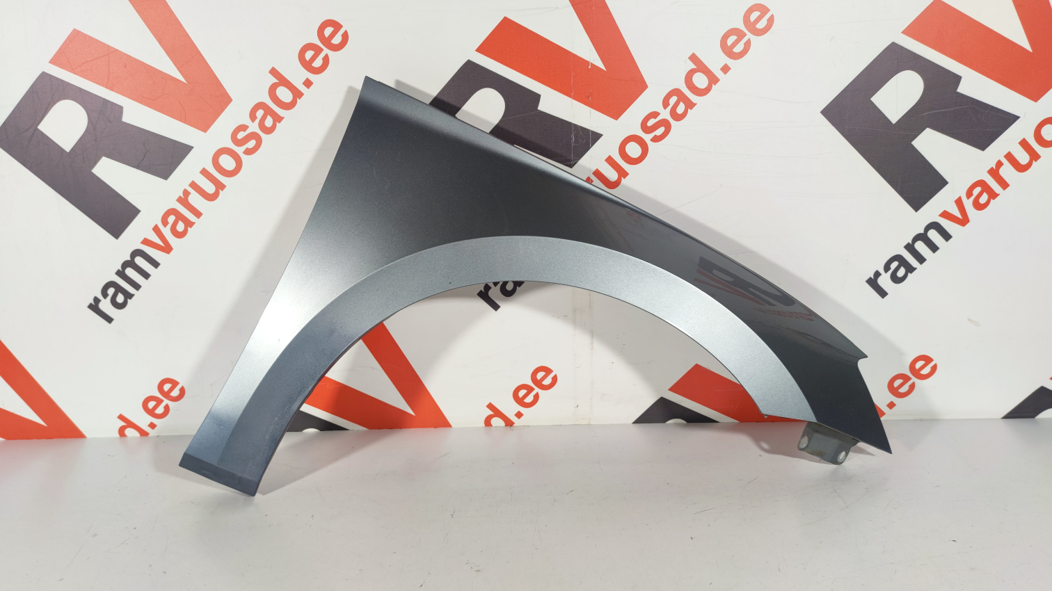 Skoda Superb esitiib / front fender