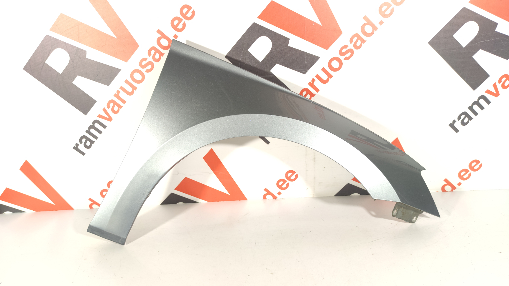 Skoda Superb esitiib / front fender