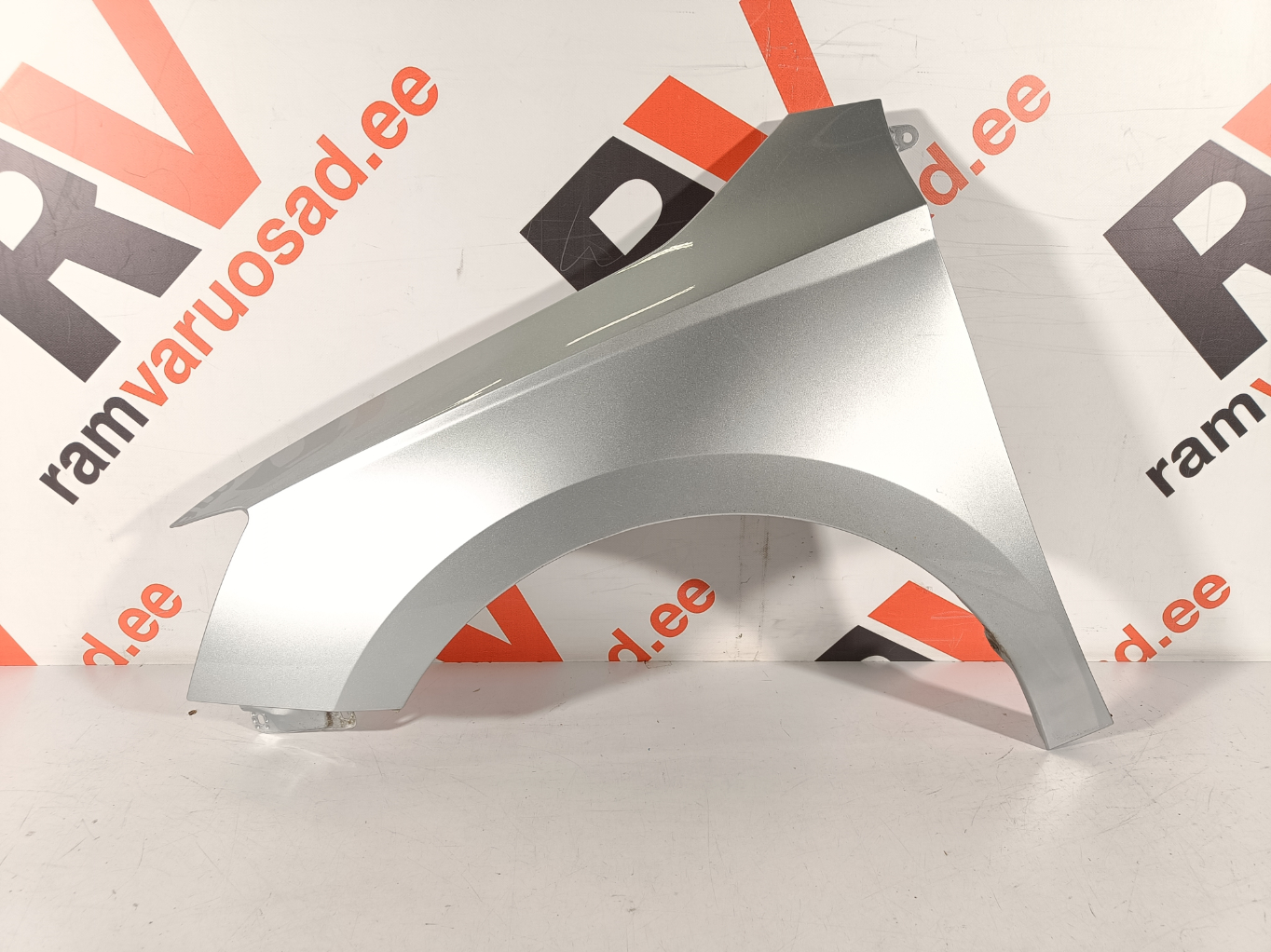 Skoda Fabia esitiib / front fender