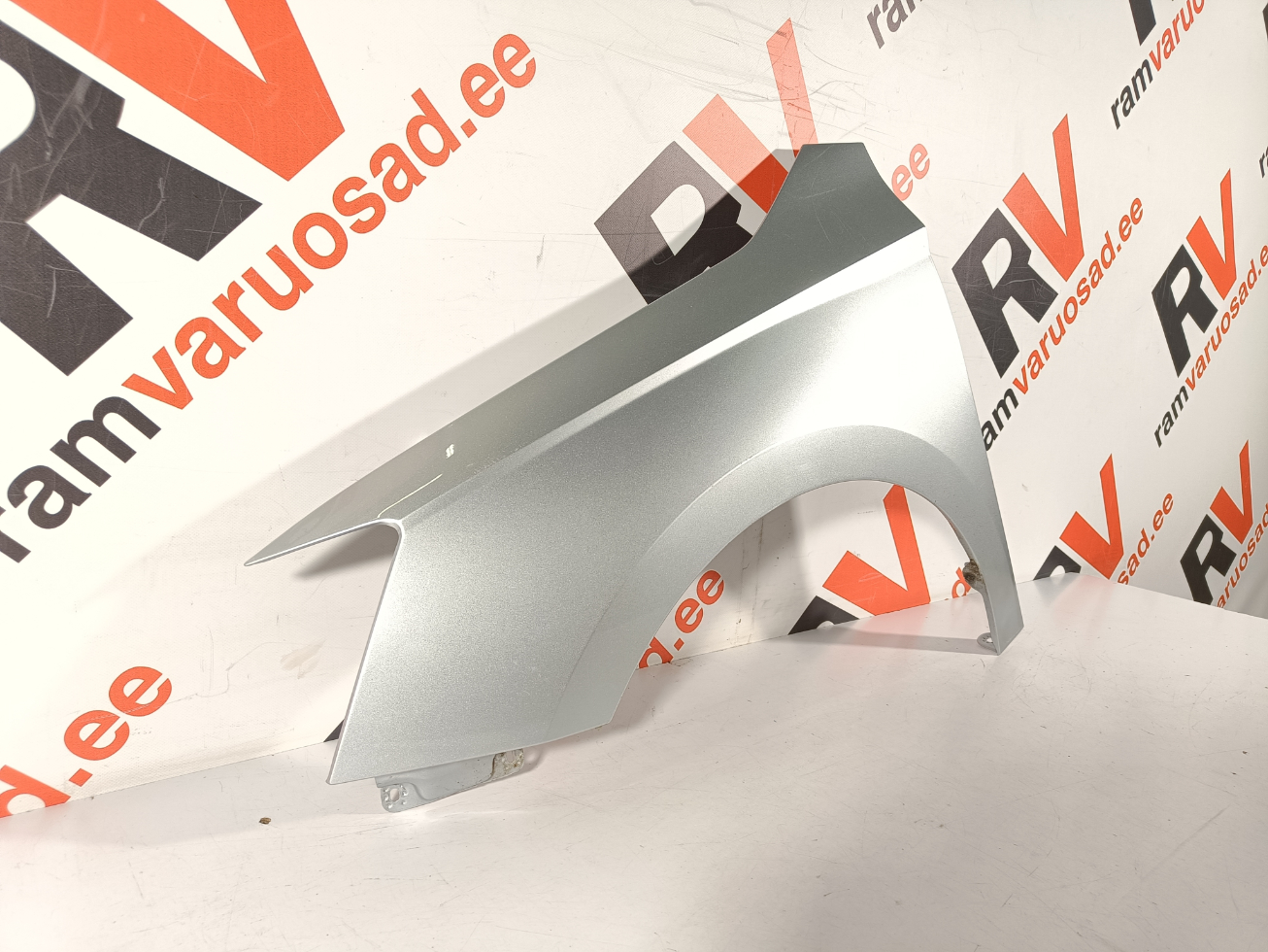 Skoda Fabia esitiib / front fender - pilt 2