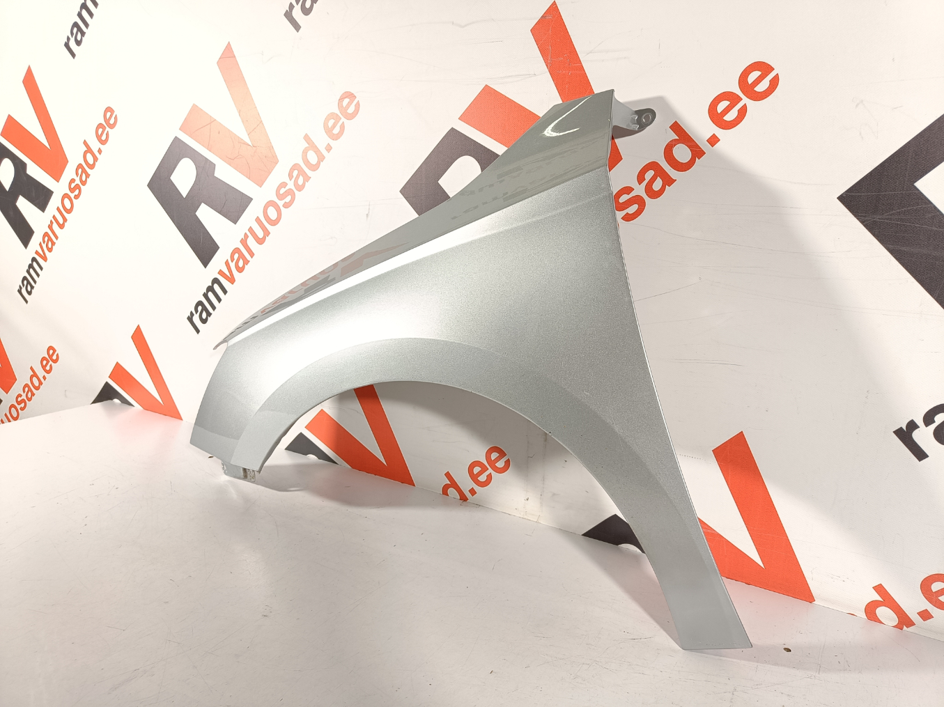 Skoda Fabia esitiib / front fender - pilt 3