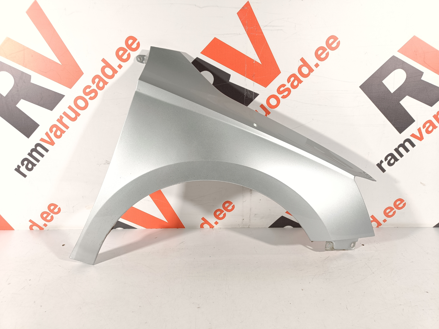Skoda Fabia esitiib / front fender