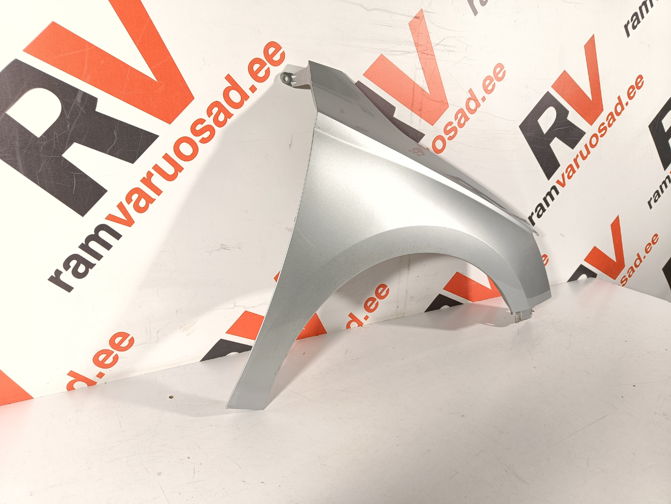 Skoda Fabia esitiib / front fender - pilt 2