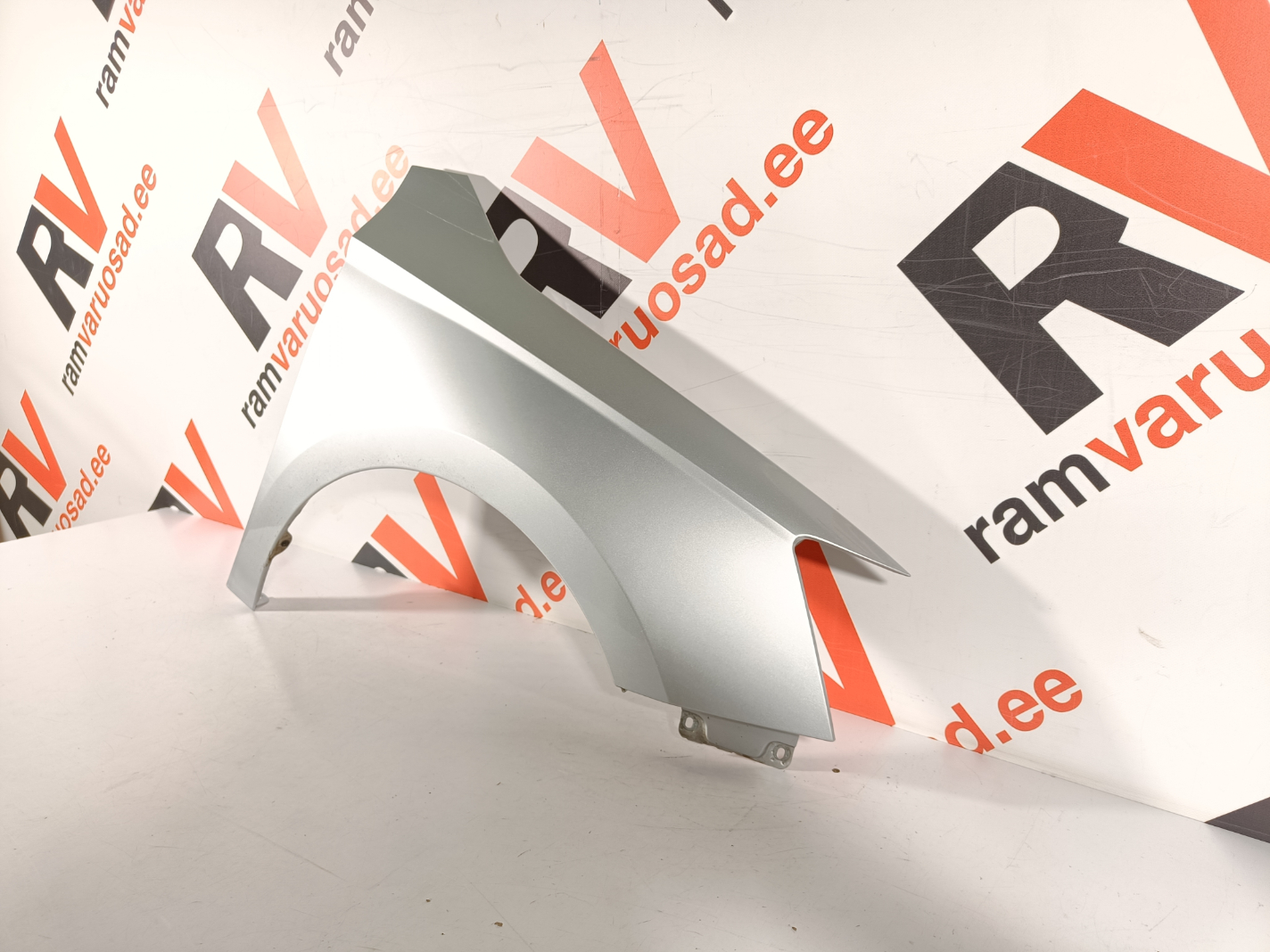 Skoda Fabia esitiib / front fender - pilt 3