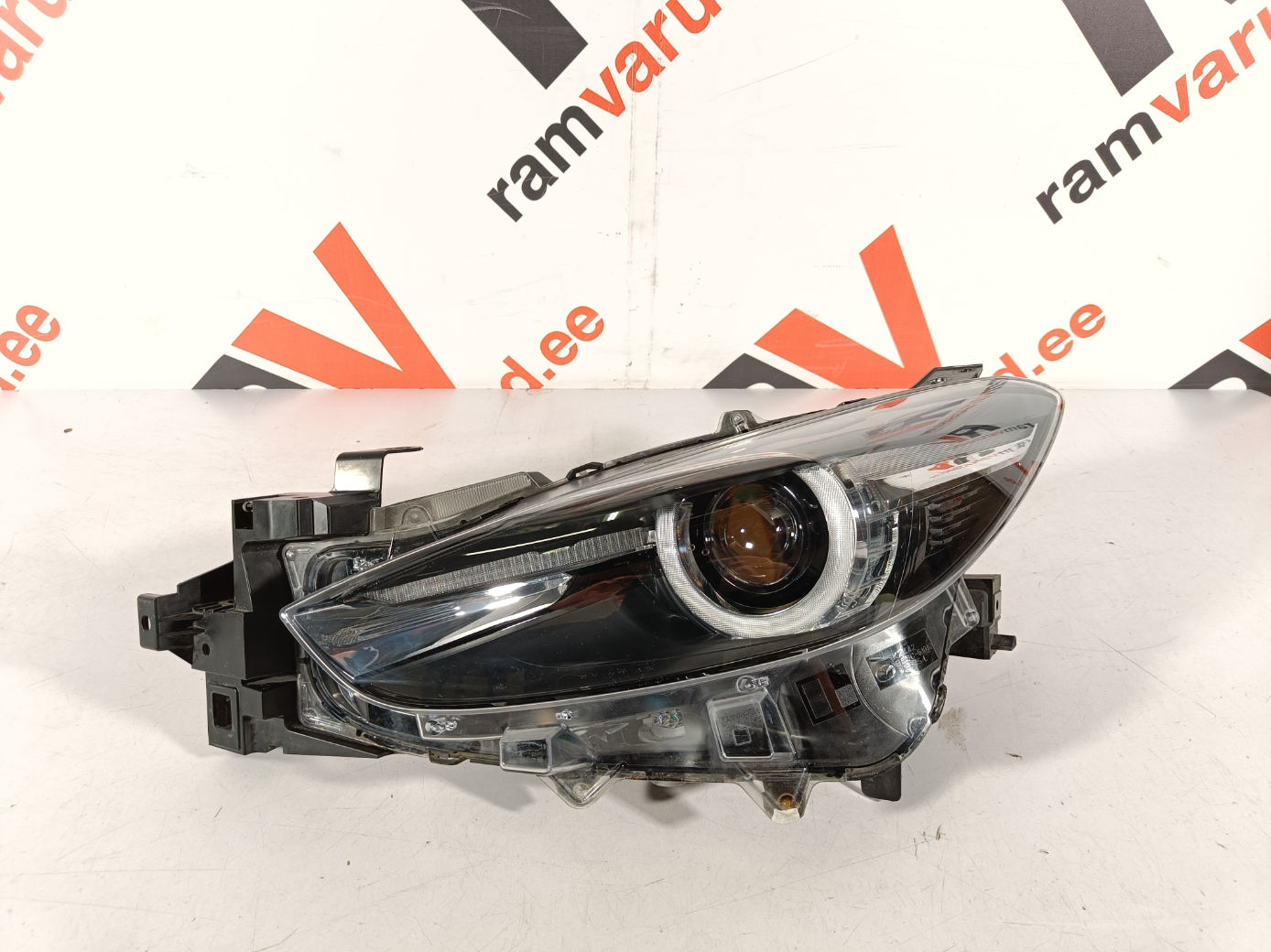Mazda 3 esituli / headlight