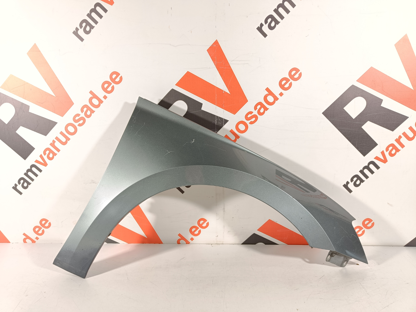 Skoda Superb esitiib / front fender