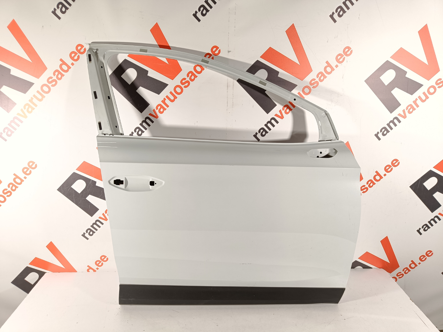 Skoda Enyaq esiuks / front doors