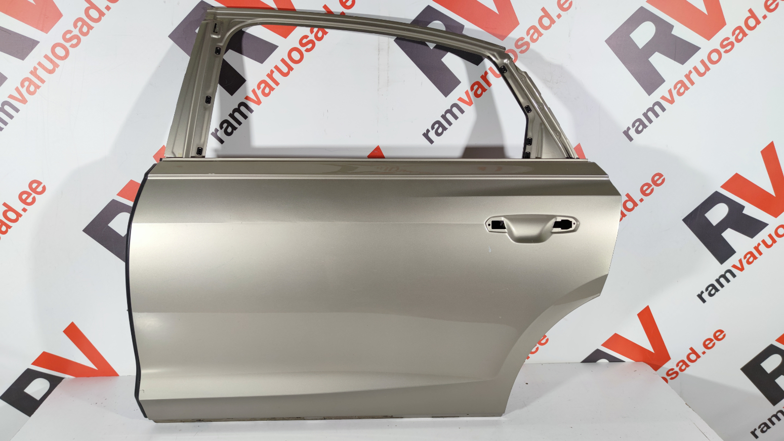 Audi A8 tagauks / rear door