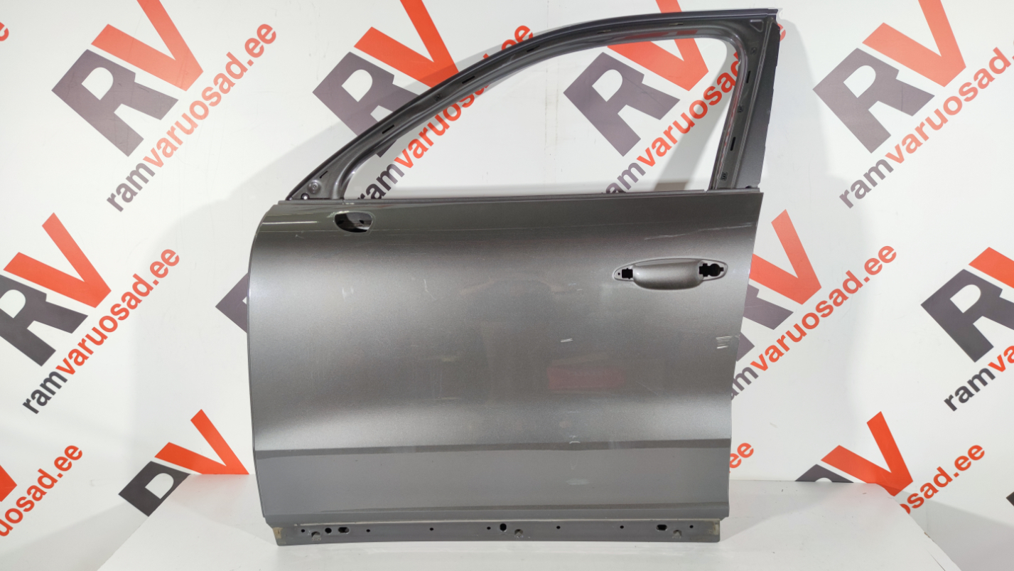 Porsche Cayenne esiuks / front door