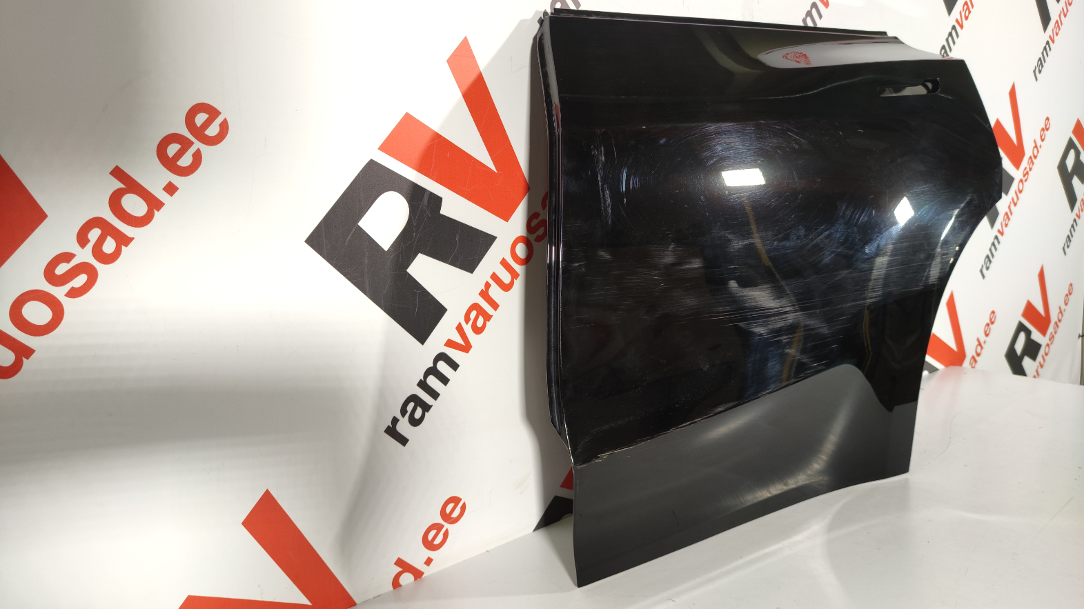 Tesla Model Y tagauks / rear door - pilt 2