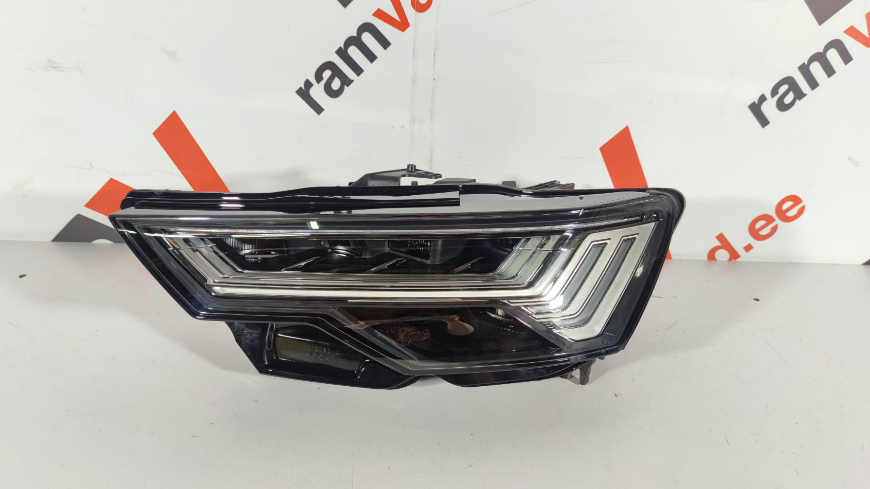 Audi A6 C8 esituli / headlight