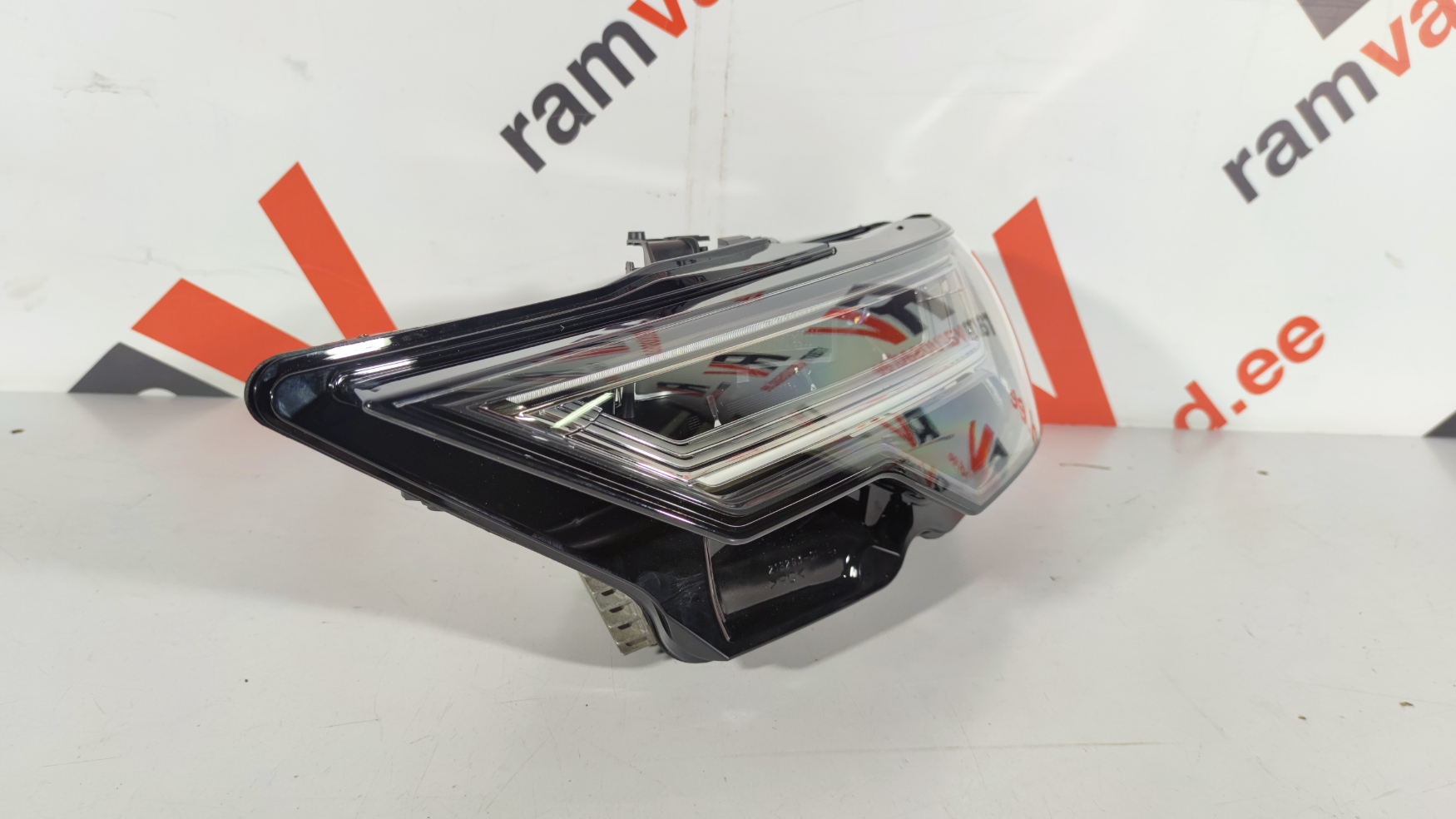 Audi A6 C8 esituli / headlight - pilt 2