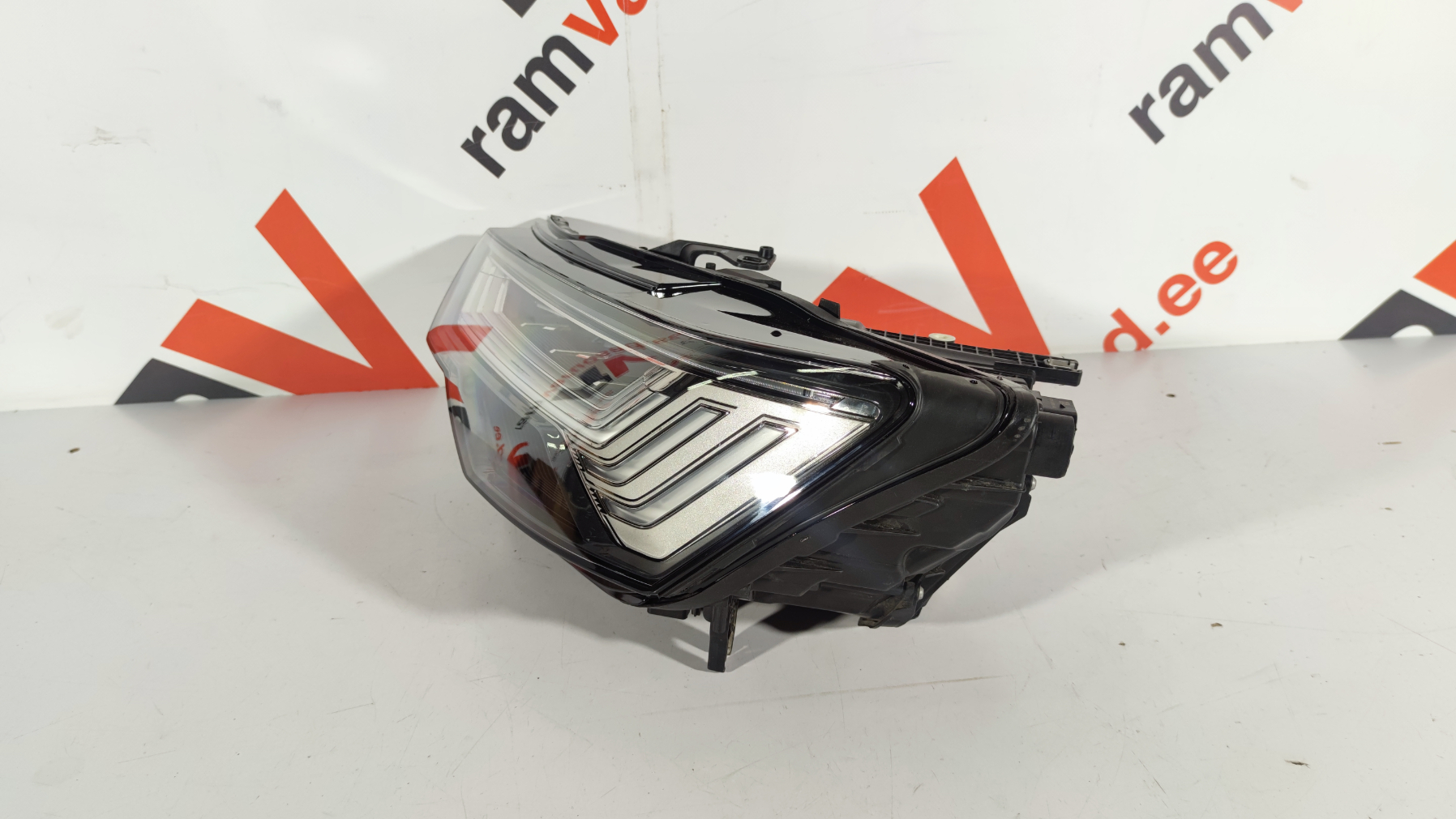 Audi A6 C8 esituli / headlight - pilt 3