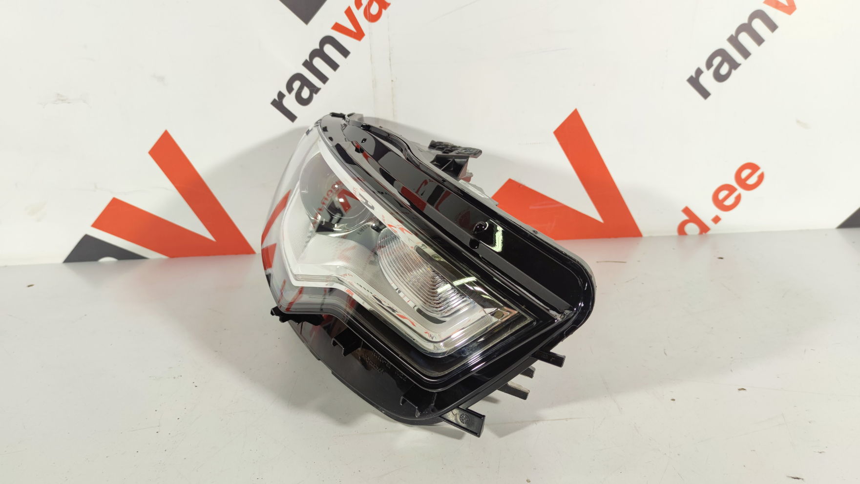 Audi A6C7 esituli / headlight - pilt 2