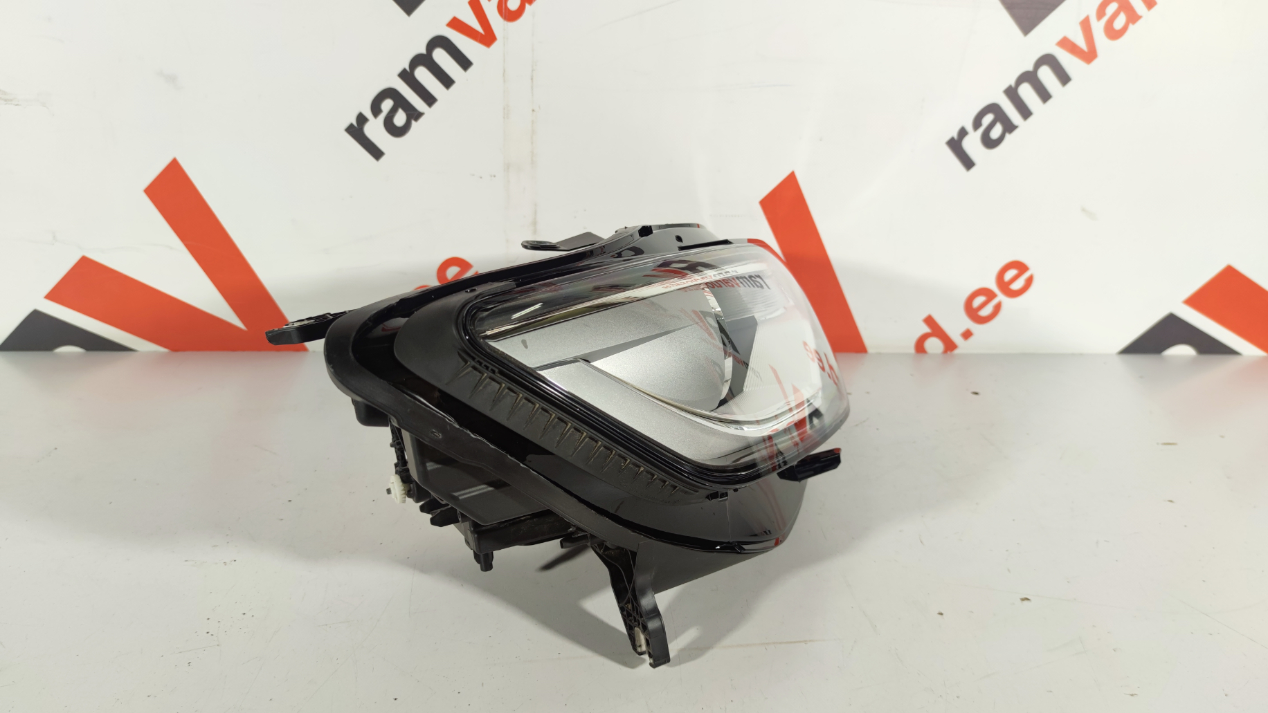 Audi A6C7 esituli / headlight - pilt 3