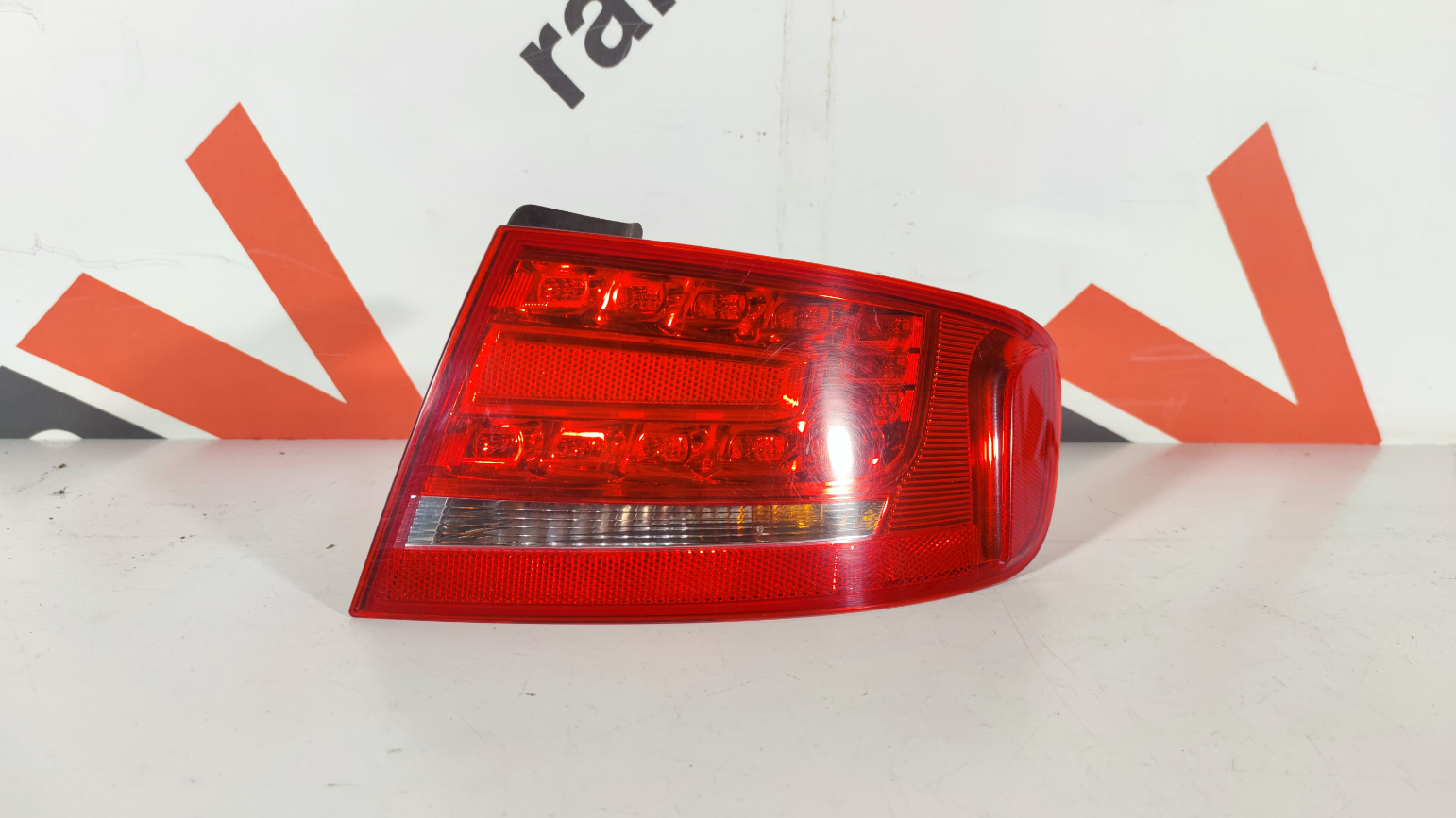 Audi A4 B8 tagatuli / rearlight