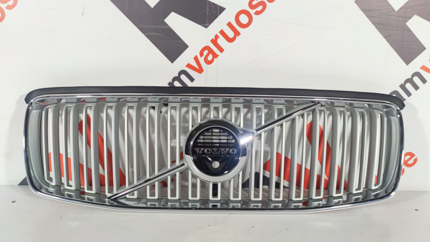 Volvo XC90 iluvõte / front grille