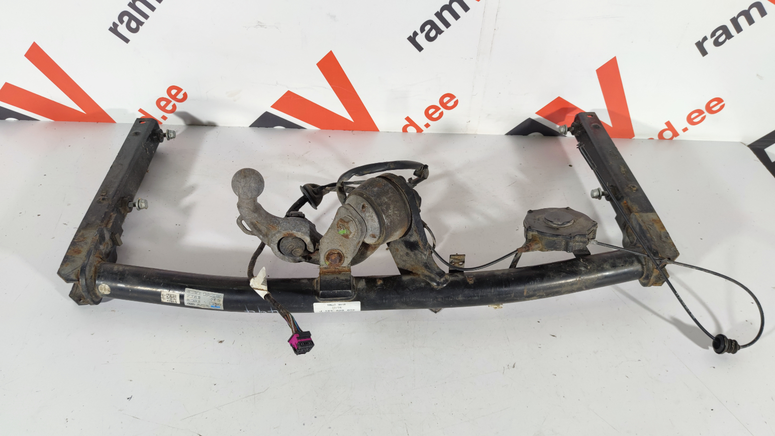 Audi A6 kärukonks / trailer hook