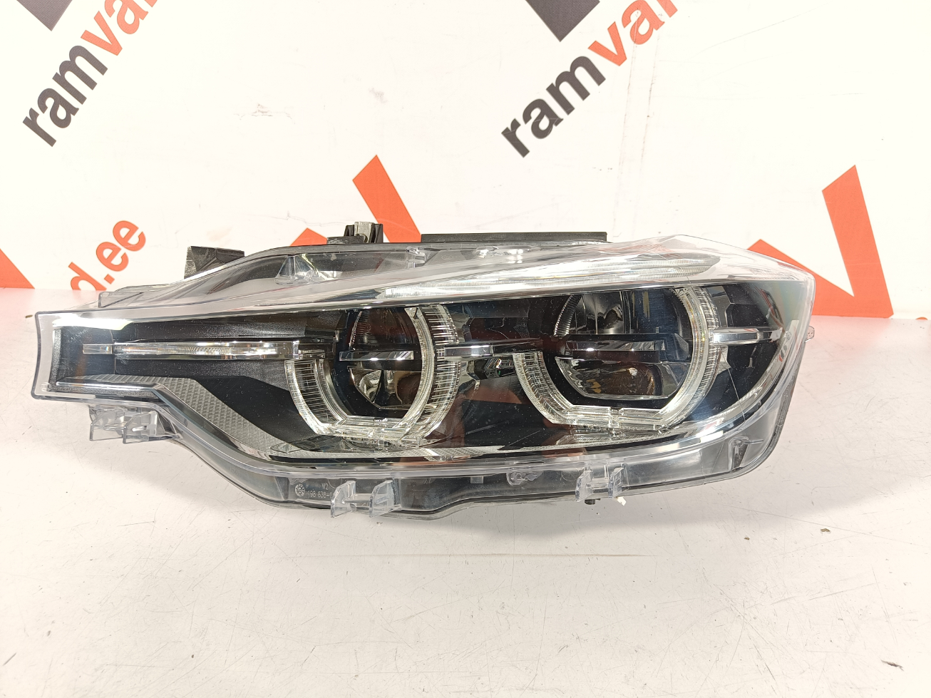 BMW 3 F30 esituli / headlight