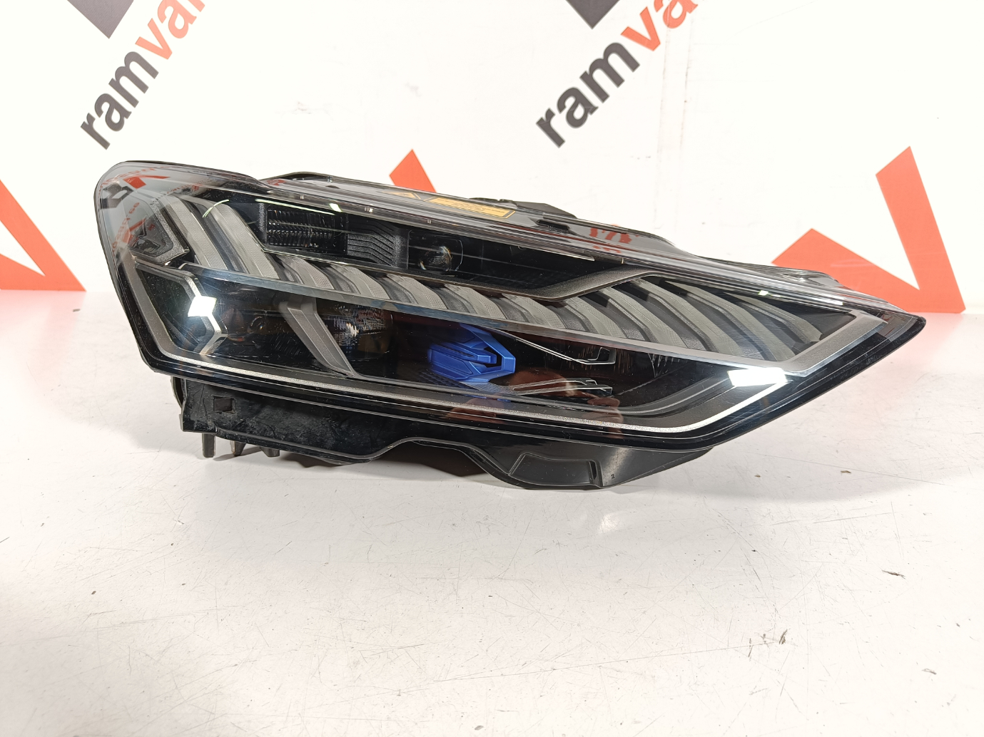 Audi A7 esituli / headlight
