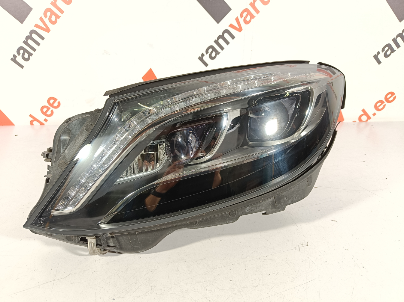 Mercedes S W222 esituli / headlight