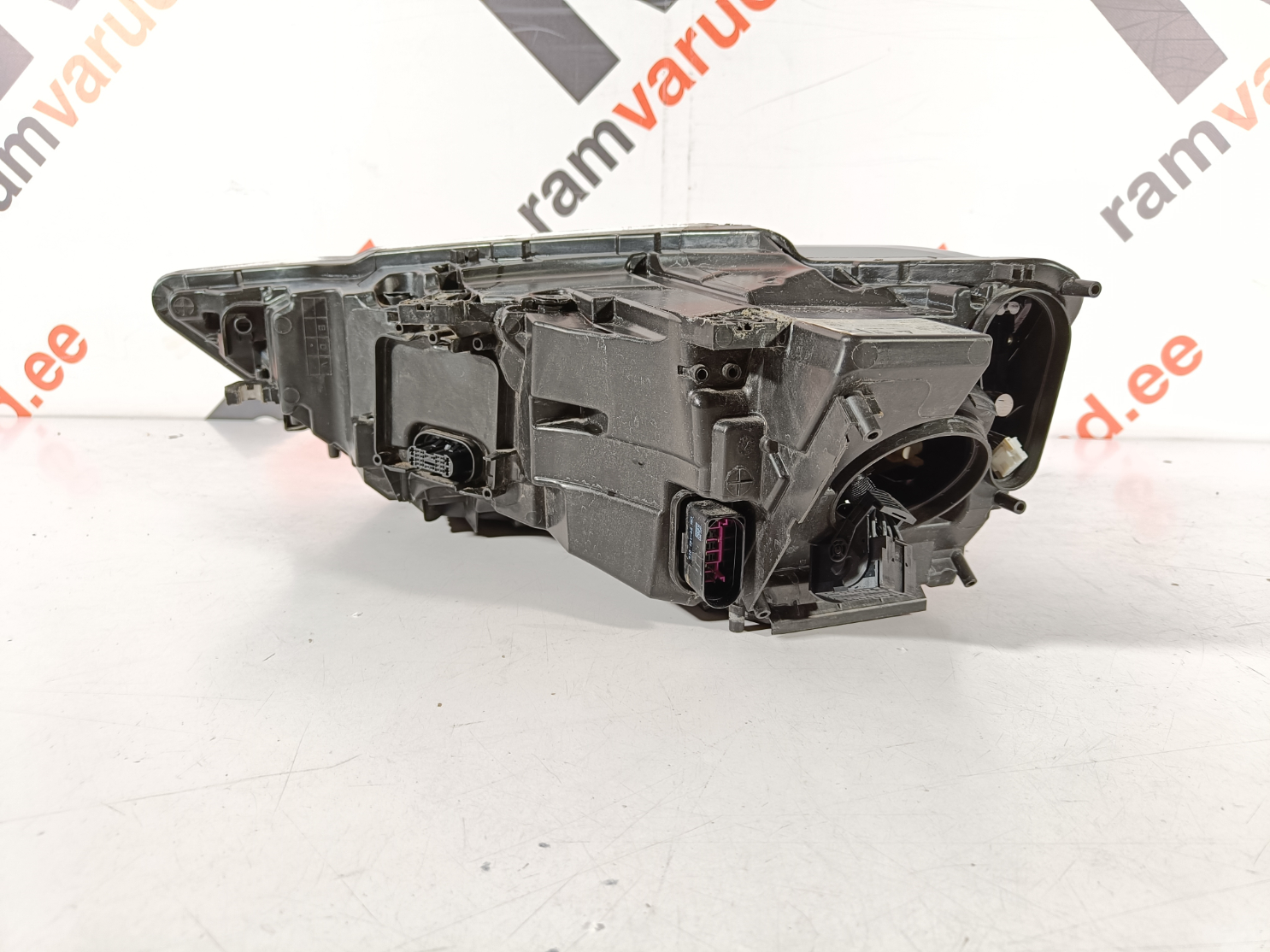 Audi A8 esituli / headlight - pilt 3