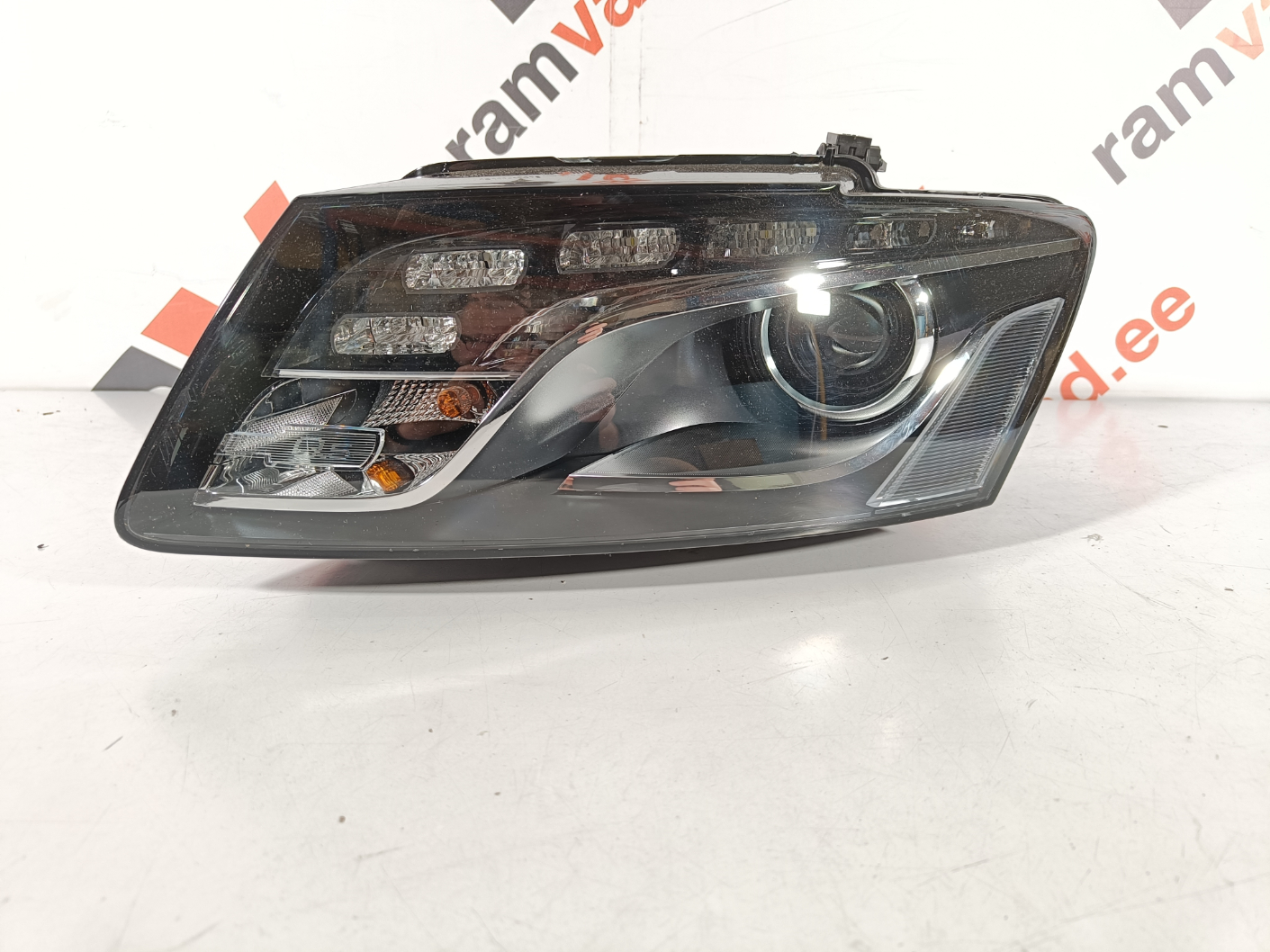Audi Q5 esituli / headlight