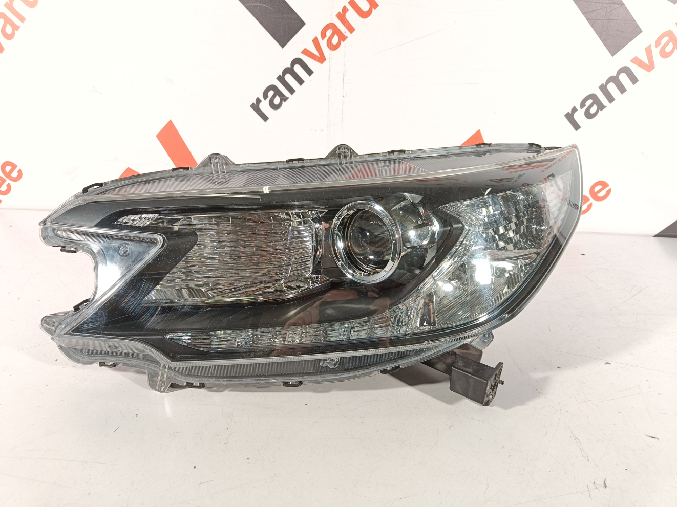 Honda CR-V esituli / headlight